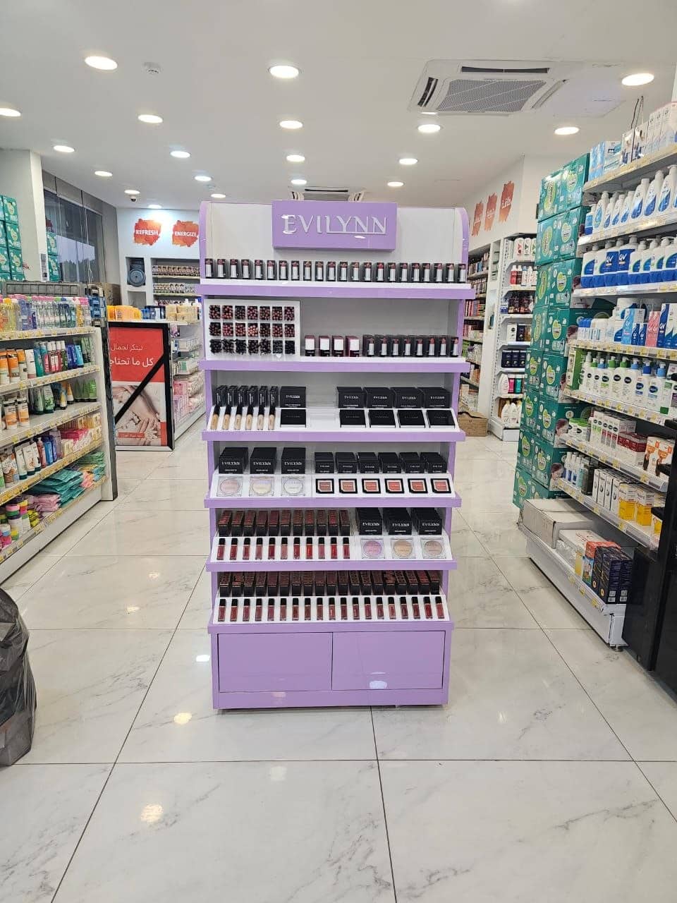 تنفيذ منصات عرض ولوحات إعلانية - رواد الإبداع